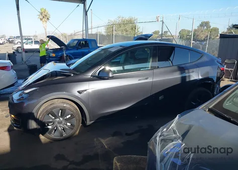 2024 Tesla Model Y Long Range Dual Motor All-Wheel Drive/Rwd из США, поврежденный, VIN 7SAYGDED1RF209346